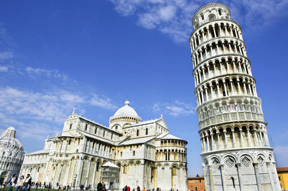 Piazza dei miracoli Pisa, vista Cattedrale e torre pendente