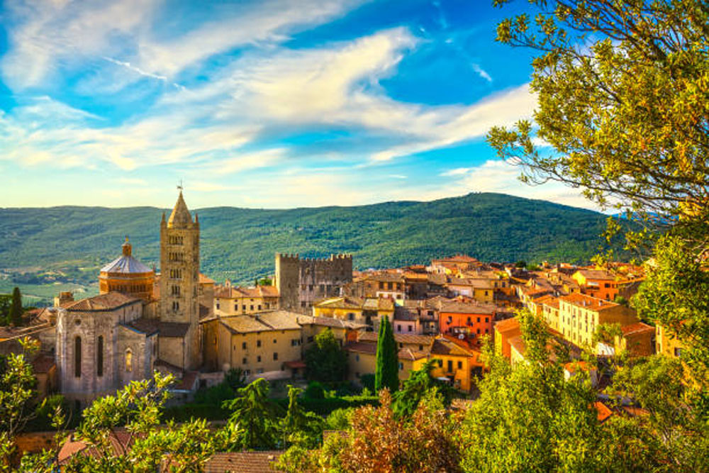 Vista panoramica di Massa Martittima dall'alto